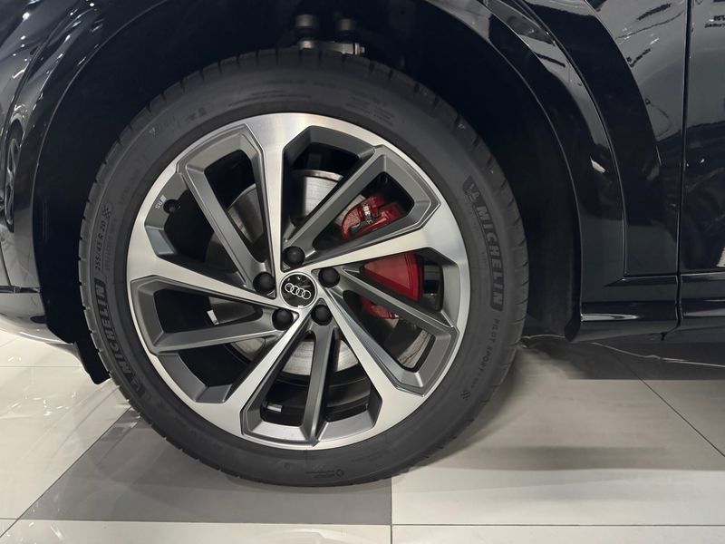 2025 Audi Q5 40 TDI Quattro S Line Black Edition photo 14