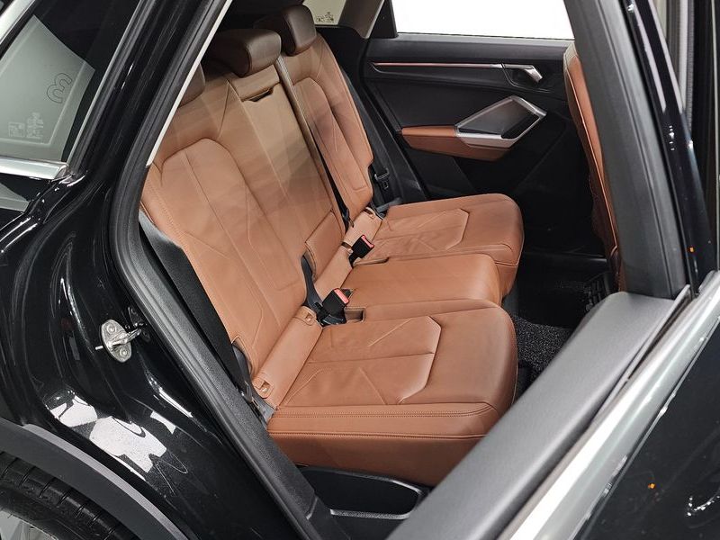 2025 Audi Q3 40 TFSI Quattro photo 11