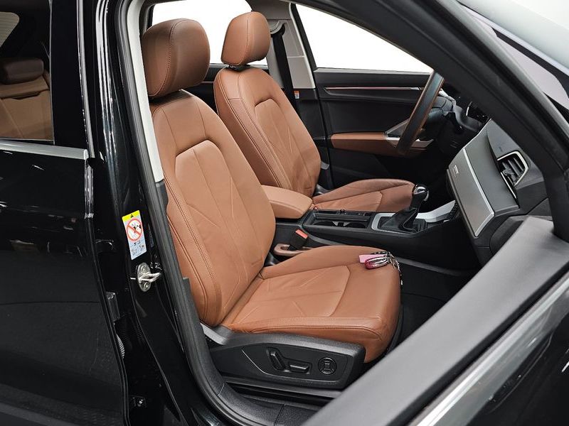 2025 Audi Q3 40 TFSI Quattro photo 12
