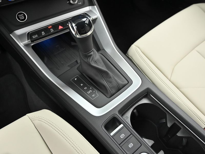 2026 Audi Q3 35 TDI Premium photo 9
