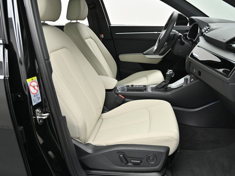 2026 Audi Q3 35 TDI Premium photo 10
