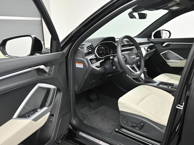 2026 Audi Q3 35 TDI Premium photo 11
