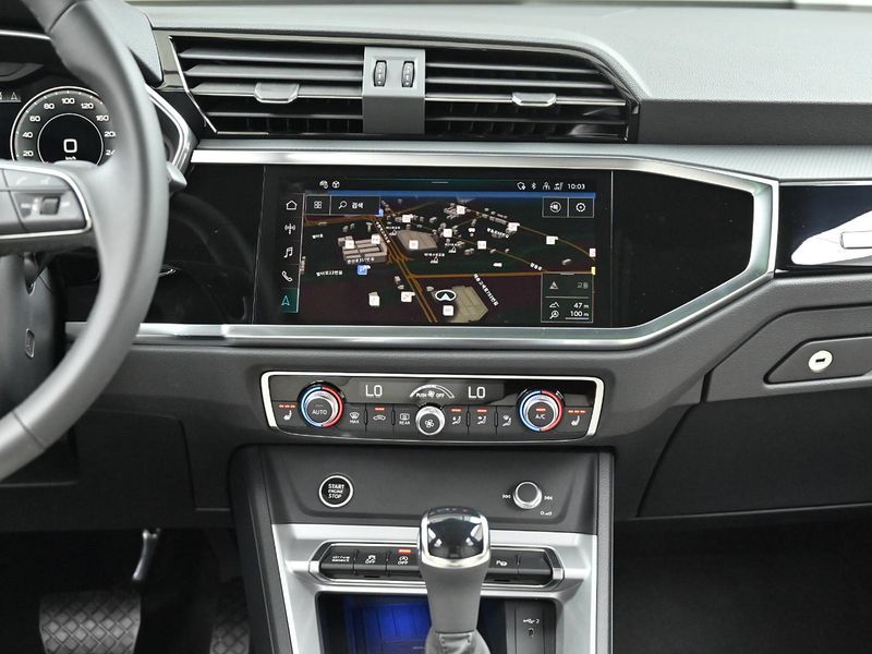 2026 Audi Q3 35 TDI Premium photo 14