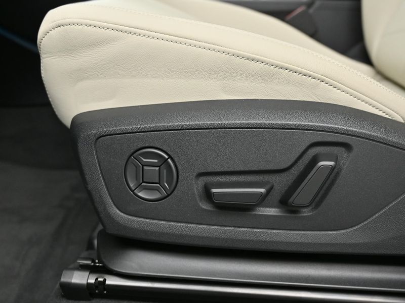 2026 Audi Q3 35 TDI Premium photo 16