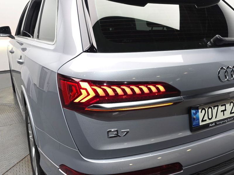2021 Audi Q7 45 TDI Quattro Premium photo 24