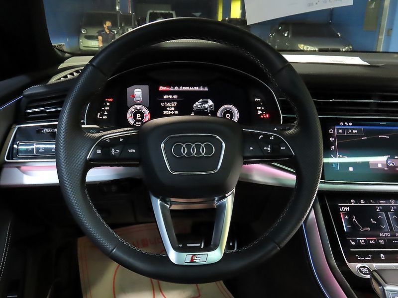 2025 Audi Q8 50 TDI Quattro Premium photo 10