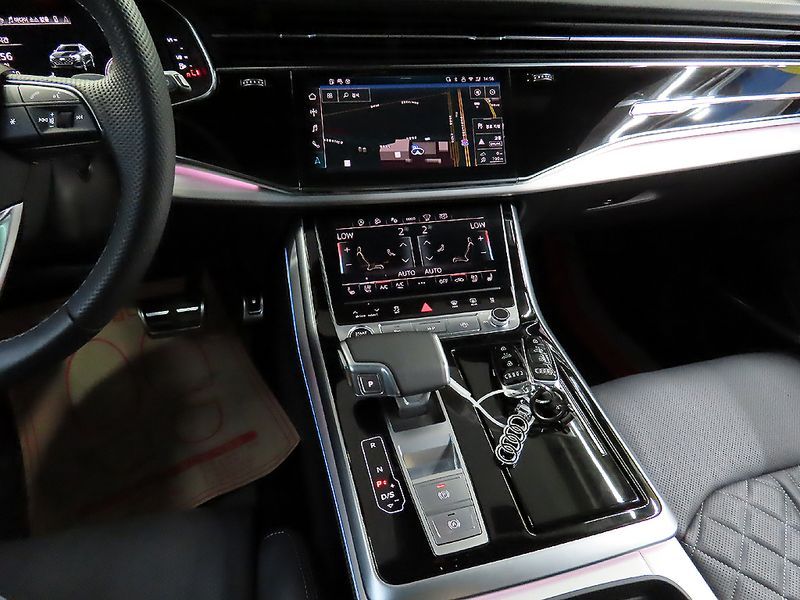 2025 Audi Q8 50 TDI Quattro Premium photo 11