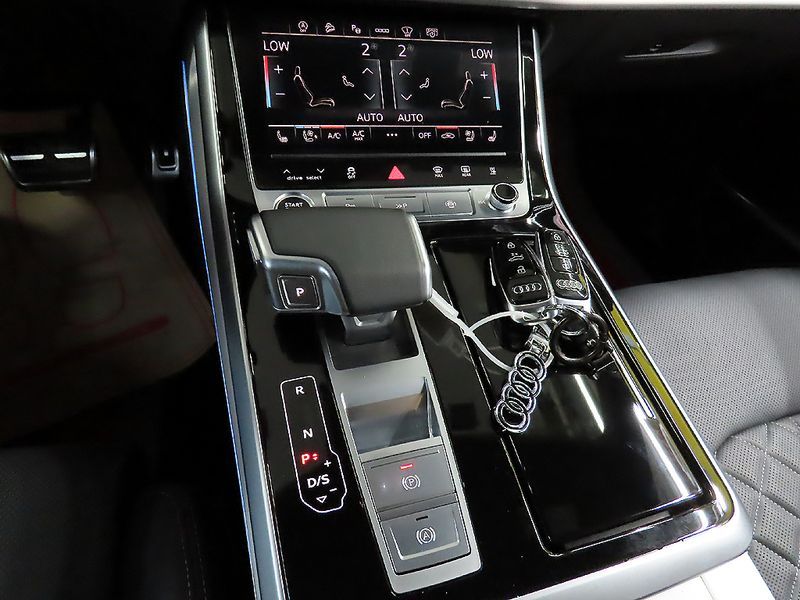 2025 Audi Q8 50 TDI Quattro Premium photo 13