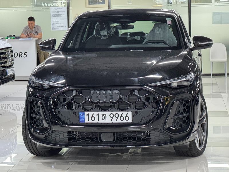 2025 Audi Q5 45 TFSI Quattro S Line Black Edition Sport Back photo 1
