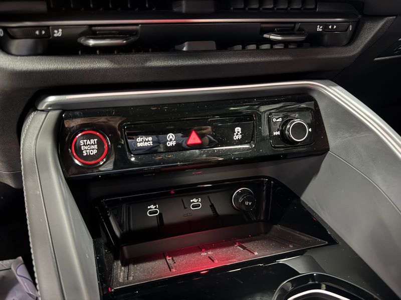 2025 Audi Q5 45 TFSI Quattro S Line Black Edition Sport Back photo 9
