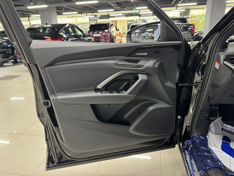 2025 Audi Q5 45 TFSI Quattro S Line Black Edition Sport Back photo 15