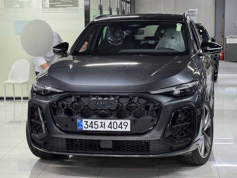 2025 Audi Q5 45 TFSI Quattro S Line Black Ediiton photo 1