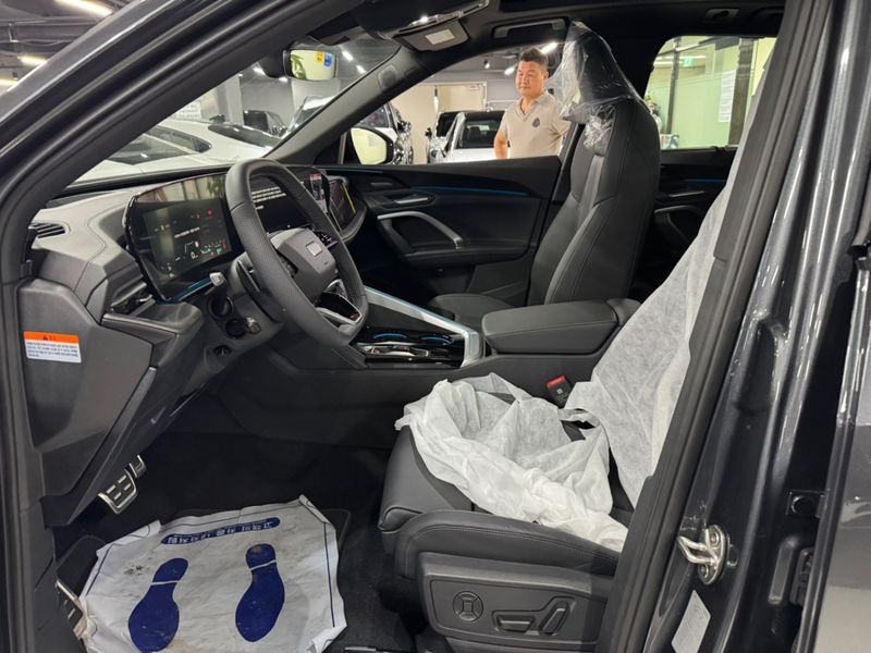 2025 Audi Q5 45 TFSI Quattro S Line Black Ediiton photo 9