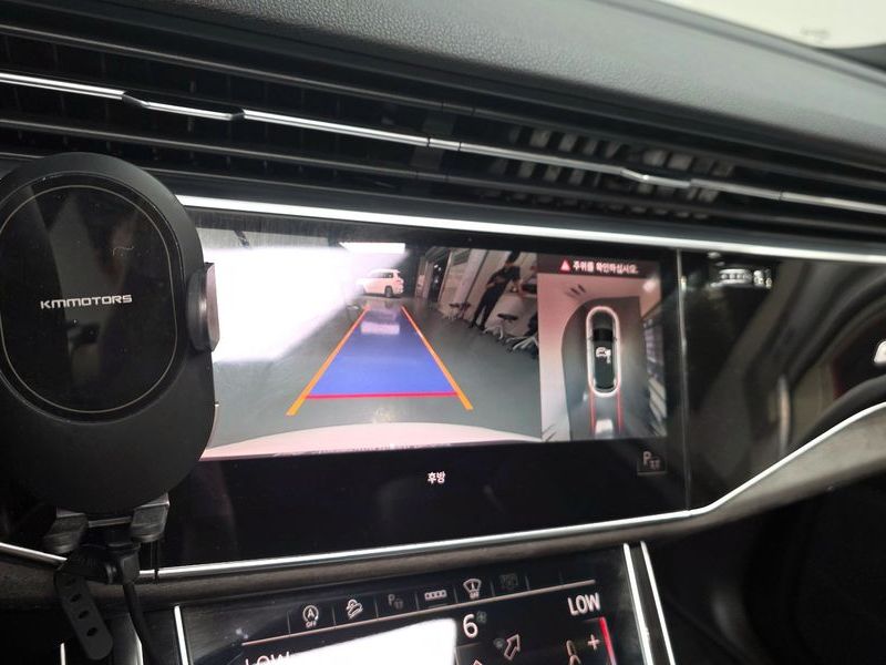 2021 Audi Q7 45 TDI Quattro Premium photo 14