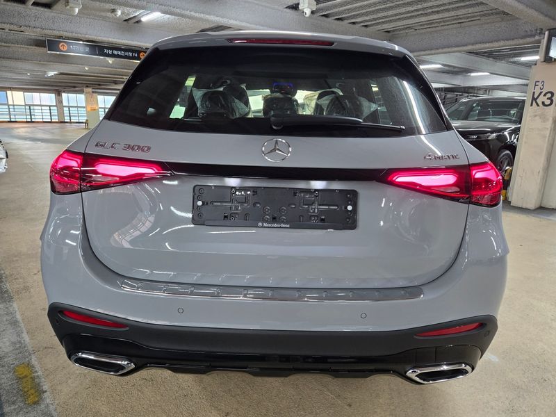 2026 Mercedes-Benz C-Class GLC300 4MATIC AMG Line photo 9