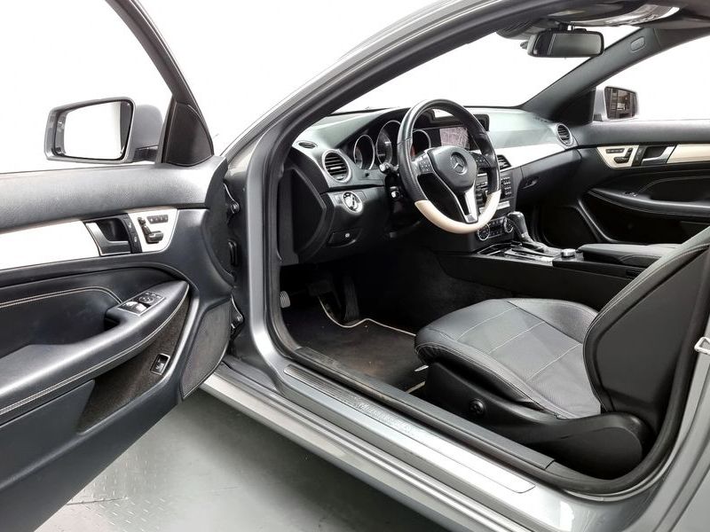 2013 Mercedes-Benz C-Class C220 CDI Coupe photo 10