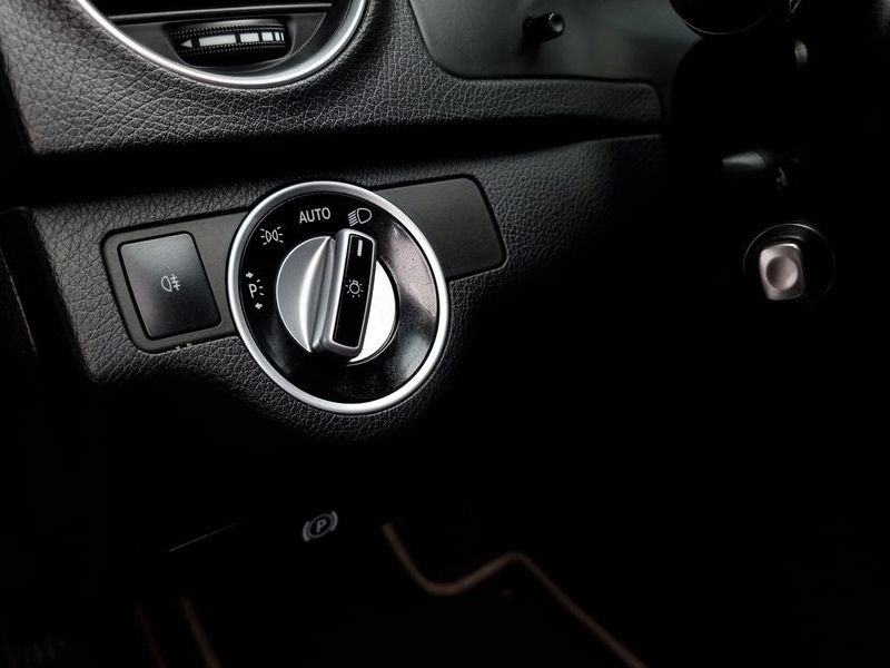 2013 Mercedes-Benz C-Class C220 CDI Coupe photo 17