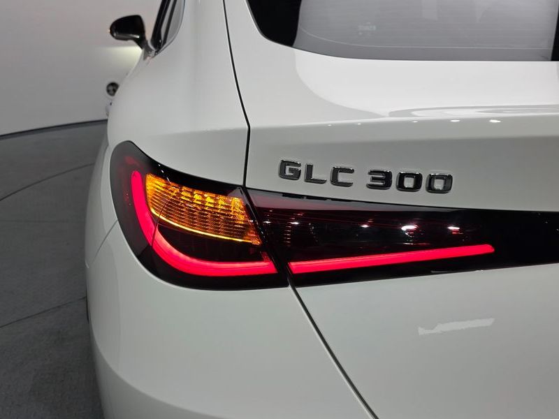 2026 Mercedes-Benz C-Class GLC300 4MATIC Avnatgarde Coupe photo 23