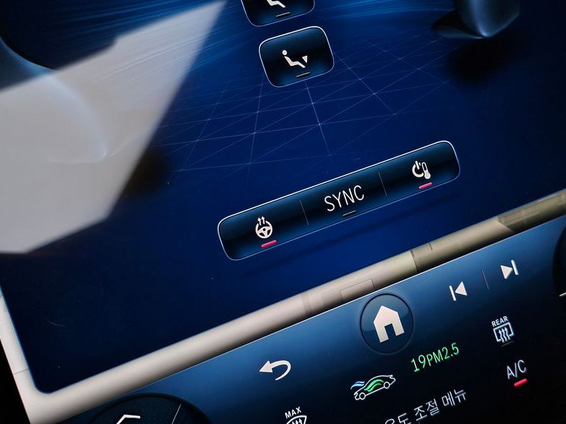 2026 Mercedes-Benz C-Class GLC300 4MATIC Avnatgarde Coupe photo 17