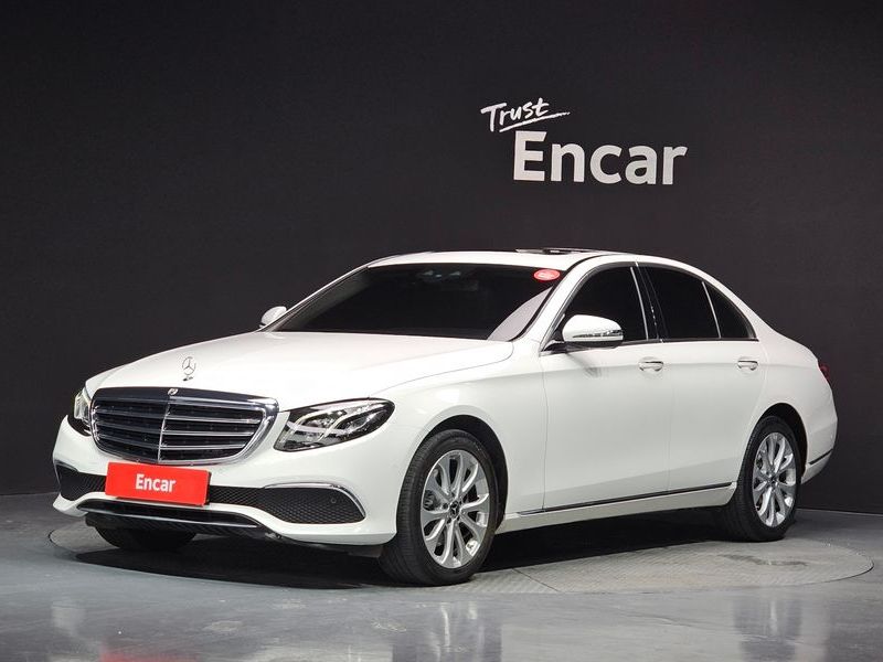 2018 Mercedes-Benz E-Class E220d 4MATIC Exclusive photo 1