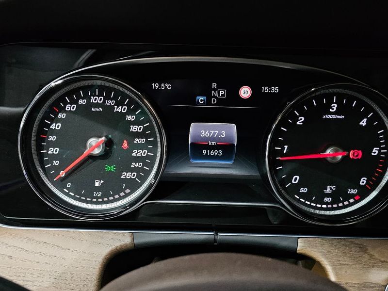2018 Mercedes-Benz E-Class E220d 4MATIC Exclusive photo 8