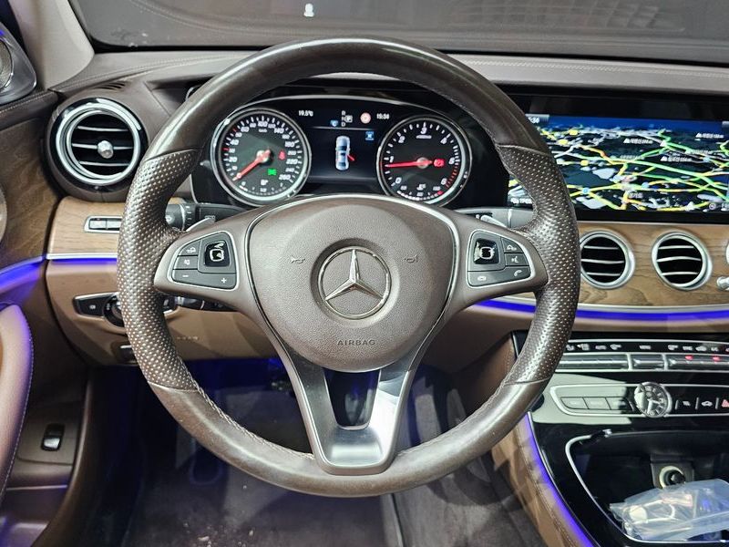 2018 Mercedes-Benz E-Class E220d 4MATIC Exclusive photo 13