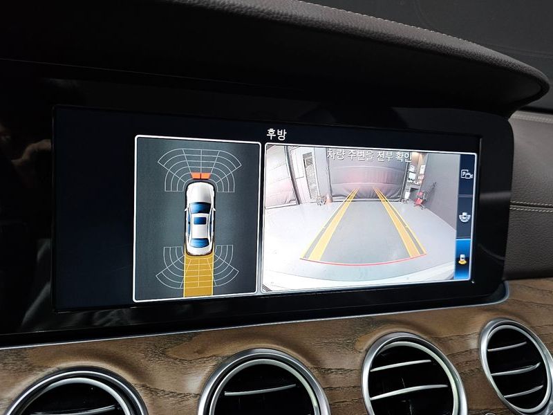 2018 Mercedes-Benz E-Class E220d 4MATIC Exclusive photo 14