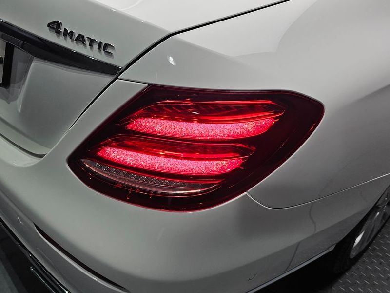 2018 Mercedes-Benz E-Class E220d 4MATIC Exclusive photo 23