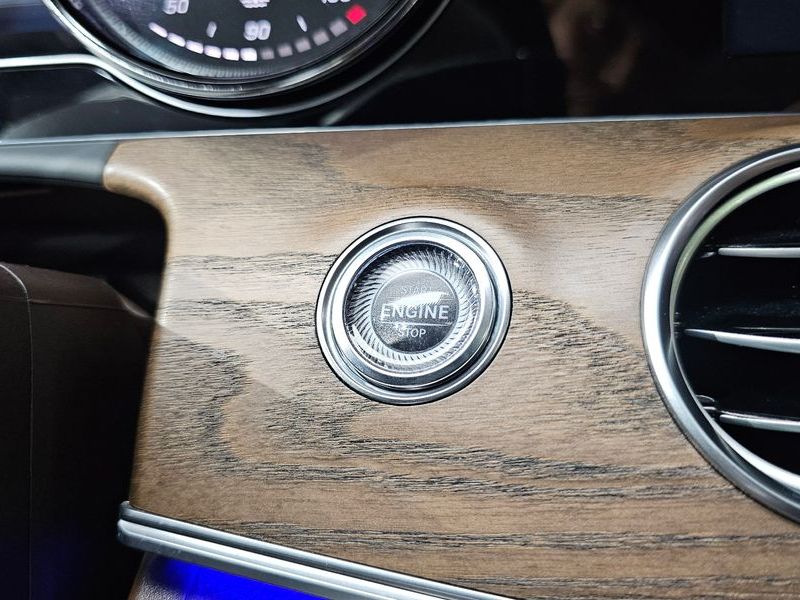 2018 Mercedes-Benz E-Class E220d 4MATIC Exclusive photo 28