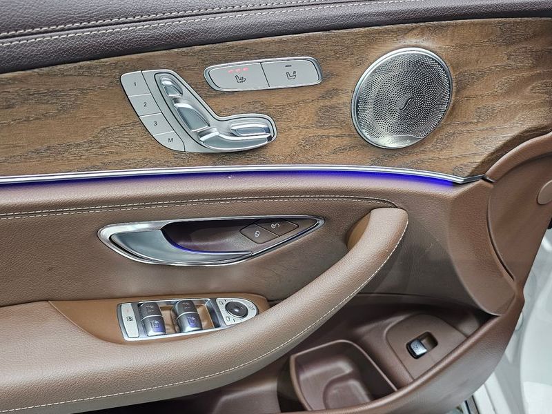 2018 Mercedes-Benz E-Class E220d 4MATIC Exclusive photo 29