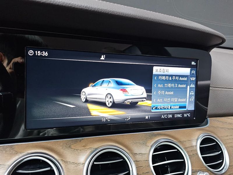 2018 Mercedes-Benz E-Class E220d 4MATIC Exclusive photo 30