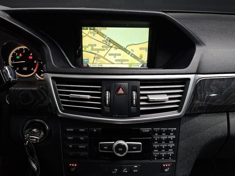 2012 Mercedes-Benz E-Class E220 CDI Avantgarde photo 14