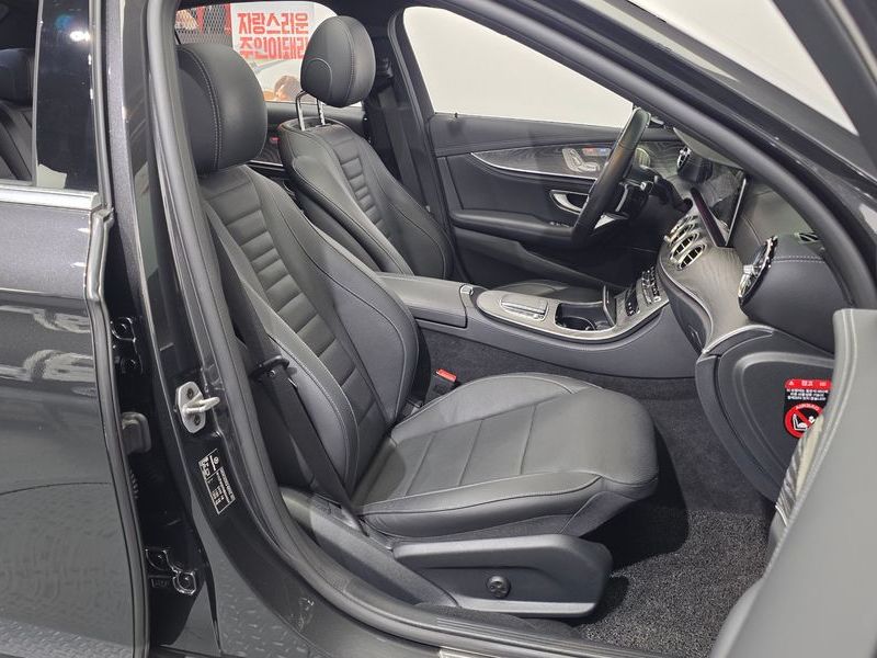2022 Mercedes-Benz E-Class E350 4MATIC AMG Line photo 26