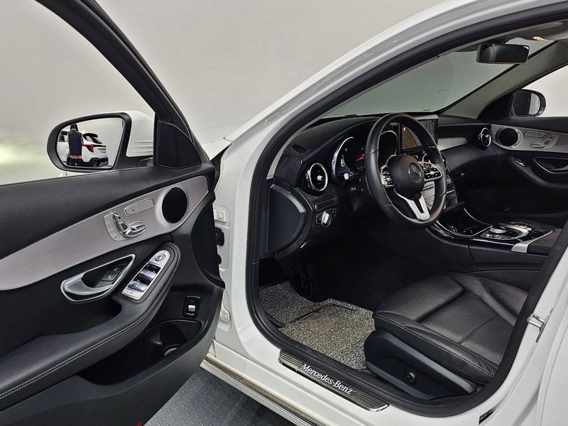 2020 Mercedes-Benz C-Class C200 Avantgarde photo 10