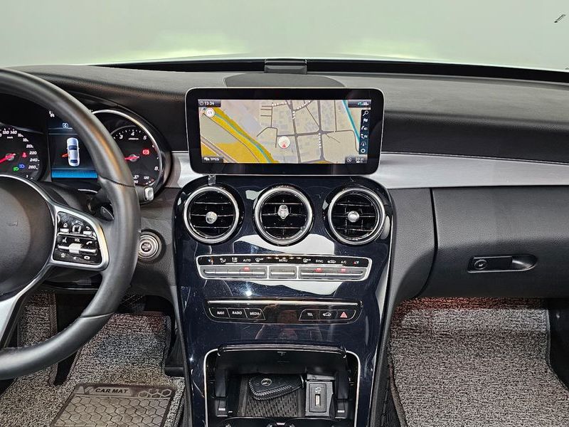 2020 Mercedes-Benz C-Class C200 Avantgarde photo 17