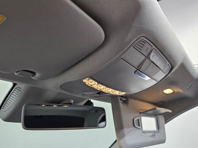 2020 Mercedes-Benz C-Class C200 Avantgarde photo 18