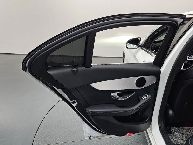 2020 Mercedes-Benz C-Class C200 Avantgarde photo 25