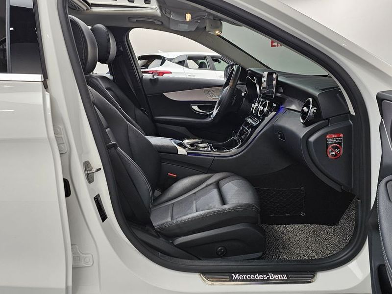 2020 Mercedes-Benz C-Class C200 Avantgarde photo 26