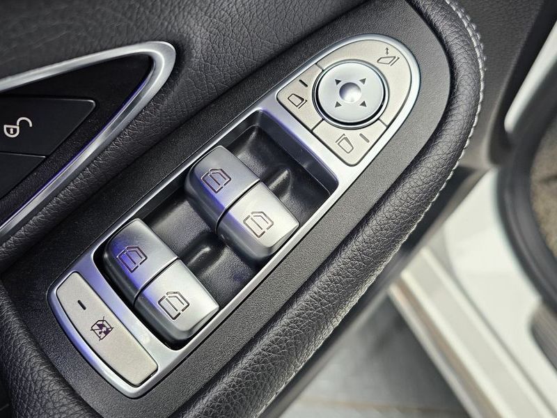 2020 Mercedes-Benz C-Class C200 Avantgarde photo 28