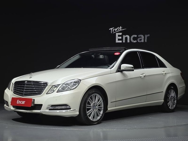 2012 Mercedes-Benz E-Class E300 Elegance photo 1