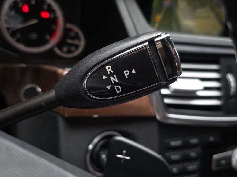 2012 Mercedes-Benz E-Class E300 Elegance photo 9