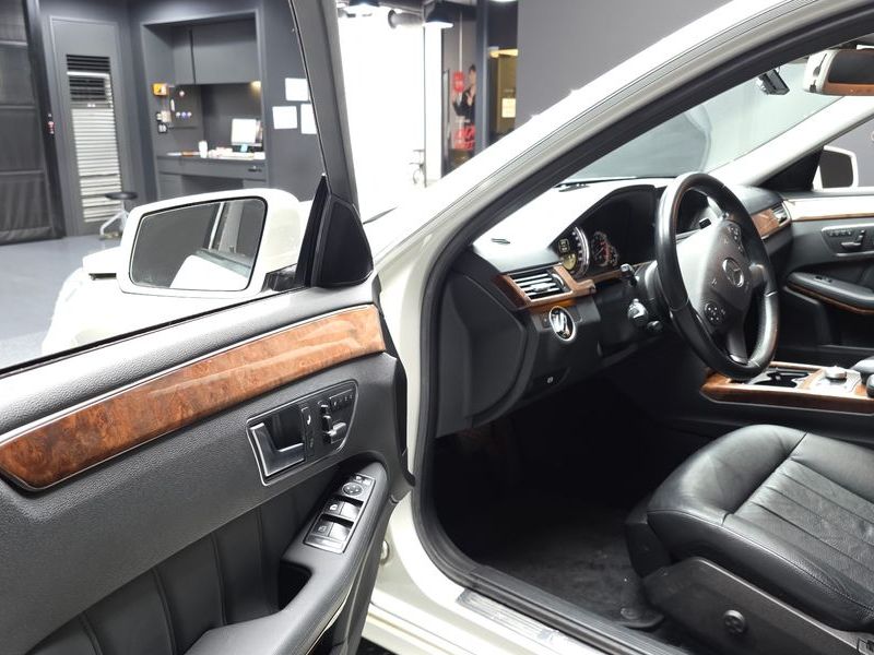 2012 Mercedes-Benz E-Class E300 Elegance photo 10