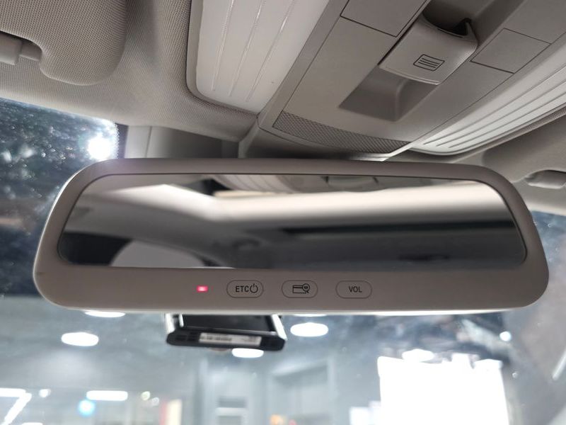 2012 Mercedes-Benz E-Class E300 Elegance photo 16