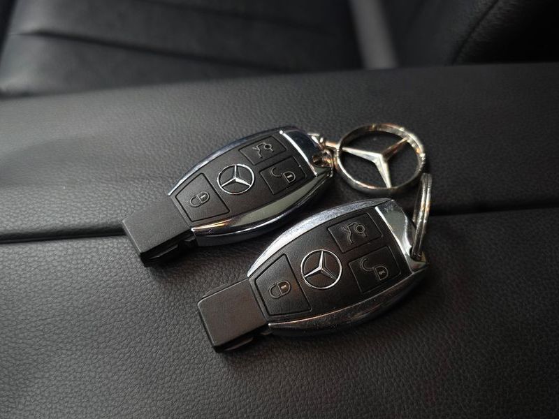 2012 Mercedes-Benz E-Class E300 Elegance photo 17