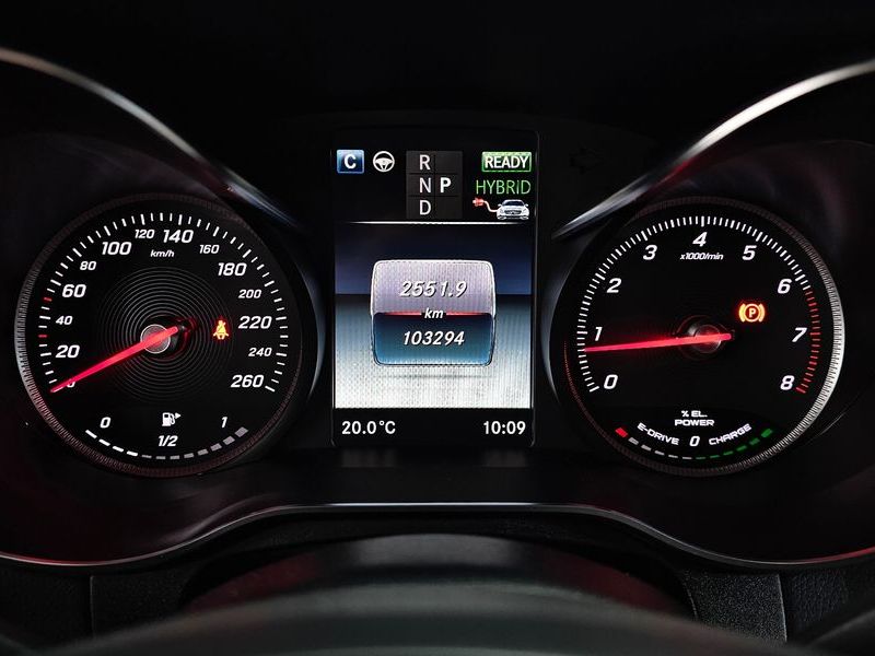 2018 Mercedes-Benz C-Class GLC350e 4MATIC AMG Line photo 8