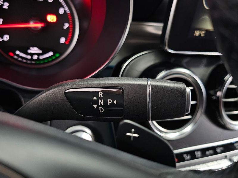 2018 Mercedes-Benz C-Class GLC350e 4MATIC AMG Line photo 9