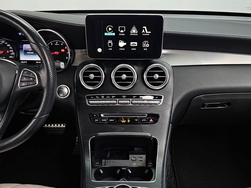 2018 Mercedes-Benz C-Class GLC350e 4MATIC AMG Line photo 16