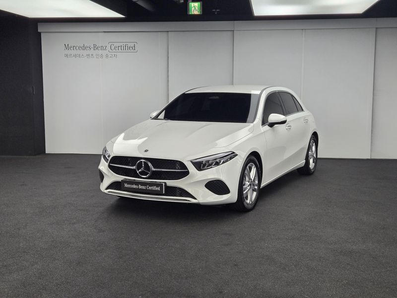 2026 Mercedes-Benz A-Class A220 Hatchback photo 1