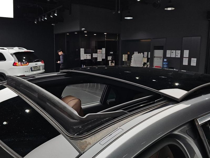 2020 Mercedes-Benz S-Class S350 d 4MATIC AMG Line photo 19