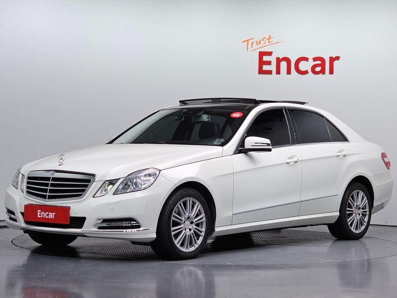 2012 Mercedes-Benz E-Class E300 Elegance photo 1